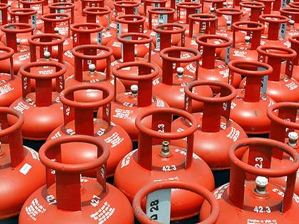 Gas theft was going on in Godaun in Pimpri Chinchwad city area; The crime branch laughed at both of them | पिंपरी चिंचवड शहर परिसरात गोडावूनमध्ये सुरू होती गॅसची चोरी; गुन्हे शाखेने दोघांच्या आवळल्या मुसक्या