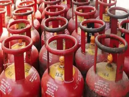 Use of cooking gas to drive rickshaws. Materials worth one and a half lakhs including cylinders seized | सोलापूर : स्वयंपाकाचा गॅसचा वापरला रिक्षा चालविण्यासाठी.. सिलिंडरसह दीड लाखांचे साहित्य जप्त