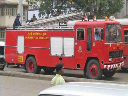 Accidentally cutting a gas pipe causing a fire | चुकून गॅसचा पाईप कापल्याने आगीचा भडका उडाला 