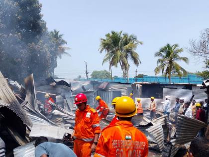 slum fire due to 2 cylinder explosion No casualties in Bamboli | बांबोळीत २ सिलिंडराचा स्फोट, झोपडपट्टीला भीषण आग; जीवितहानी नाही