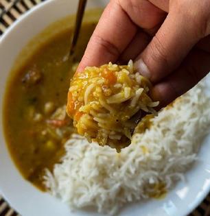 डाळ शिजवताना केलेल्या २ चुकांमुळे होतो अपचन-पित्त आणि पोटदुखीचा त्रास, पाहा डाळ शिजवण्याची योग्य पद्धत