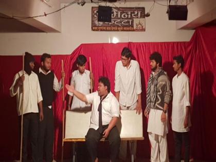 Presentation of the play "Gast" in Thane's acting play, won by the audience | ठाण्यातील अभिनय कट्ट्यावर “गस्त” नाटकाचे सादरीकरण, प्रेक्षकांची जिंकली मने 