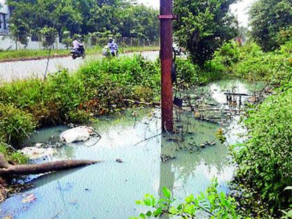 Due to sewage sewage pandemic | गटाराच्या सांडपाण्यामुळे साथीचे आजार