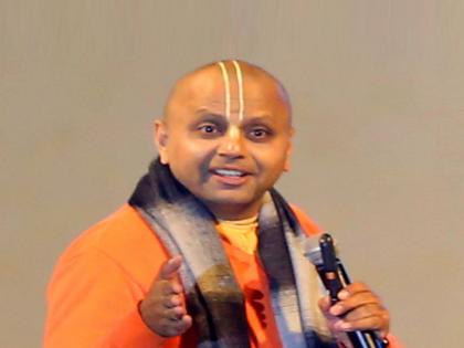 gaur gopal das said social media is reason of youth depression and suggest live life like ice cream and candle | Gaur Gopal Das: सोशल मीडियामुळे तरुणांमध्ये नैराश्य; गौर गोपालदास म्हणतात, जीवन आइस्क्रीमसारखं जगलं पाहिजे...