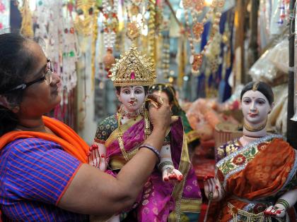 Gauri can be brought any time today | आधी वंदू तुज मोरया - आजच 'ज्येष्ठा गौरी आवाहन ' आहे, दिवसभरात केव्हाही गौरी आणाव्यात