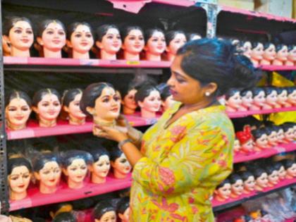 Ganesh Mahotsav : Gaurai's decorations, women's group gathers for offerings | गौराईचा साजशृंगार, नैवेद्यासाठी महिला वर्गाची लगबग Ganesh Mahotsav : Gaurai's decorations, women's group gathers for offerings | गौराईचा साजशृंगार, नैवेद्यासाठी महिला वर्गाची लगबग