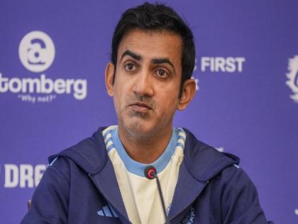 Gautam Gambhir's mother suffers heart attack; he returns to India after England series | गौतम गंभीरच्या आईला हृदयविकाराचा झटका; इंग्लंड सीरीज सोडून भारतात परतला...