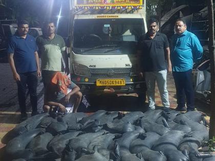 Two arrested for illegally transporting village liquor | गावठी दारुची बेकायदेशीरपणे वाहतूक करणाऱ्या दाेघांना अटक