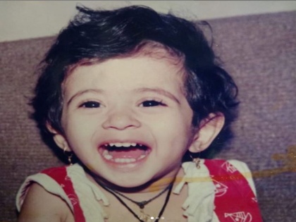This is a little girl, the famous actress on the small screen. Who is there to recognize that? | ही चिमुरडी आहे छोट्या पडद्यावरची प्रसिद्ध अभिनेत्री... ओळखा पाहू कोण आहे ही?