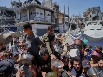 Unable to get food and water, people are in distress! 798 people died near aid centers in Gaza | अन्न-पाणीही मिळेना, लोकांची होतेय तडफड! गाझामध्ये मदत केंद्राजवळच ७९८ लोकांचा मृत्यू Unable to get food and water, people are in distress! 798 people died near aid centers in Gaza | अन्न-पाणीही मिळेना, लोकांची होतेय तडफड! गाझामध्ये मदत केंद्राजवळच ७९८ लोकांचा मृत्यू
