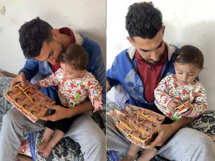 Parle-G's Rs 60 biscuits sold for Rs 2350 in Gaza; father brought it to his daughter viral video of war zone | गाझात पारले-जीचा ६० रुपयांचा बिस्कीट पुडा २३५० ला; बापाने काळजाच्या तुकड्याला आणून दिला... Parle-G's Rs 60 biscuits sold for Rs 2350 in Gaza; father brought it to his daughter viral video of war zone | गाझात पारले-जीचा ६० रुपयांचा बिस्कीट पुडा २३५० ला; बापाने काळजाच्या तुकड्याला आणून दिला...