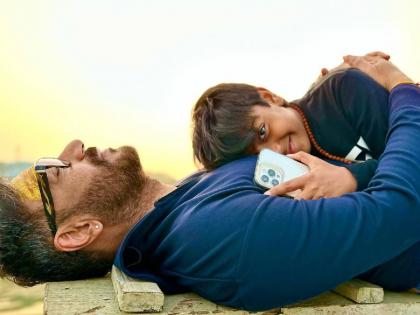 बाप-लेकाची जोडी! बनारसच्या घाटावर अजन देवगन मुलगा युगसह घालवतोय आनंदाचे क्षण