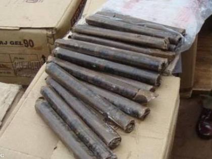 150 kg explosives 300 detonators seized two arrested for carrying illegal explosives at dharbandora sawarde | १५० किलो स्फोटके, ३०० डिटोनेटर्स जप्त; धारबांदोडा सावर्डे तिठ्यावर अवैध स्फोटके नेणाऱ्या दोघांना अटक 