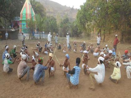 Participation in 340 youths of Dindal dance of Mondalpada | मोदलपाडा येथील 340 युवकांचा दिंडल नृत्यात सहभाग