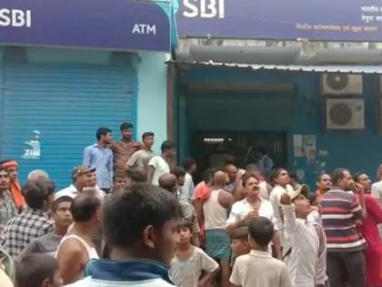 bihar muzaffarpur loot in state bank of india | SBIच्या शाखेवर दिवसाढवळ्या सशस्त्र दरोडा; लाखो रुपयांची लूट करुन दरोडेखोरांचा पोबारा