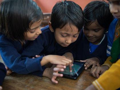 Mobile games can be played only three hours a week; china Restrictions imposed children's heavy use | SmartPhone Game: मोबाईलवर आठवड्यातून फक्त तीन तासच गेम खेळता येणार; या देशाने लादले निर्बंध