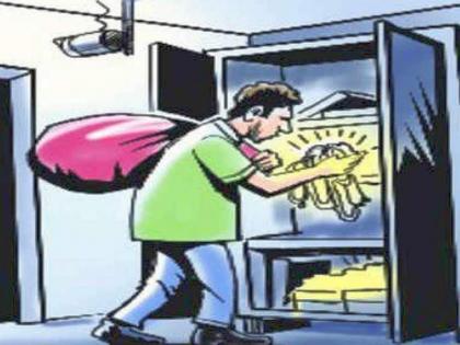 2.94 lakhs worth of jewelry including cash robbed in burglary in hinganghat | हिंगणघाटात घरफोडी; रोखेसह २.९४ लाखांच्या दागिन्यांवर डल्ला