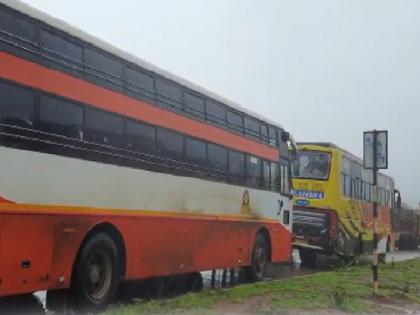 Traffic resumes from Parashuram Ghat on Mumbai-Goa National Highway, The transporters, who had been stranded for four days, breathed a sigh of relief | ..अखेर परशुराम घाटातून एकेरी वाहतूक सुरु, चार दिवस अडकून पडलेल्या वाहतुकदारांनी सोडला सुटकेचा निश्वास