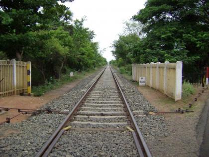 The work of the third line of the railway got stuck in Salekasa Darekasa Ghat section | रेल्वेच्या थर्ड लाइनचे काम सालेकसा-दरेकसा घाट सेक्शनमध्ये अडकले; १५०० कोटींचा खर्च गेला ३००० कोटींवर