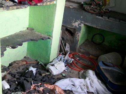 Asking to vacate the premises broke down | निवासस्थान रिकामे करण्यास सांगितल्याने केली तोडफोड Asking to vacate the premises broke down | निवासस्थान रिकामे करण्यास सांगितल्याने केली तोडफोड