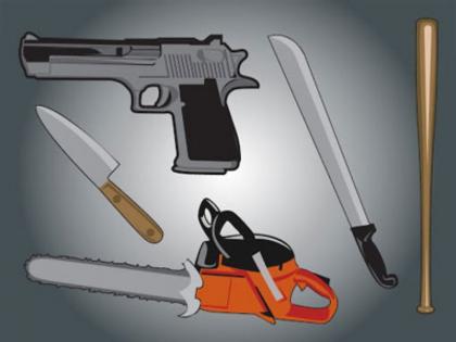 Four youths arrested for carrying deadly weapons; One sword and three axes seized | घातक शस्त्रे बाळगळ्याप्रकरणी चार तरुणांना अटक; एक तलवार व तीन कोयते जप्त