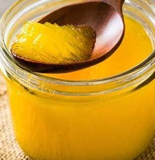 थंडीत रोज वापरा गायीचे तूप - चमचाभर तूप करेल त्वचेचे सारे त्रास दूर, नको माहागडे प्रॉडक्ट्स फक्त घरगुती उपाय