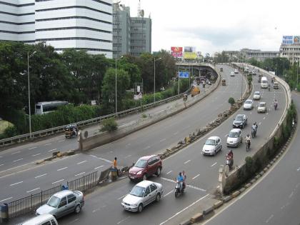 Temporary ban on heavy vehicles for girder laying work on Ghodbunder Road | घोडबंदर रोडवर गर्डर टाकण्याच्या कामासाठी मोठ्या वाहनांना तात्पुरती बंदी