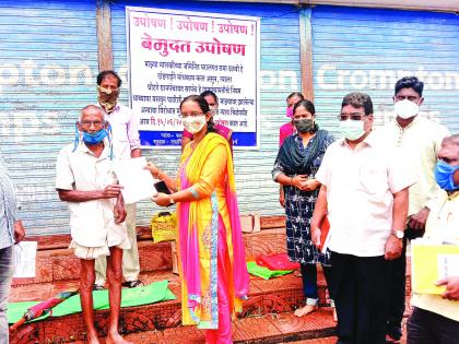 An 80-year-old woman from Ghotge went on a fast in the rain | घोटगे येथील ८० वर्षीय वृद्धाचे दोडामार्गात भर पावसात उपोषण