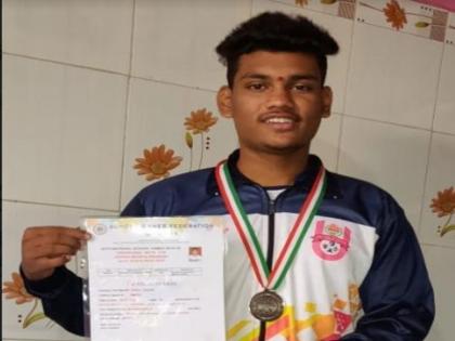 Sahil Ghuge won silver medal in inter School National Taekwondo tournament | शालेय राष्ट्रीय तायक्वांदो स्पर्धेत कल्याणच्या साहिलने पटकावले रौप्यपदक