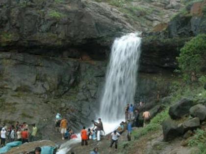 youth death due to drowing gidhad waterfall at lonavala | लोणावळ्यातील गिधाड तलाव धबधब्यात पडून तरुणाचा मृत्यू 