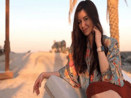 Georgia Andriani's dance On Dubai Road Flaunt Sexy Poses video went viral | अरबाज खानच्या गर्लफ्रेंडने चक्क दुबईच्या रस्त्यावर लावले ठुमके, व्हिडीओ झाला वायरल