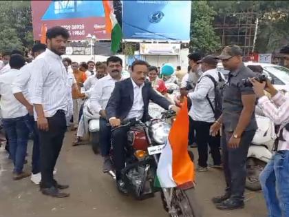 Helmets are not compulsory in Nashik, so not worn; Minister Girish Mahajan's strange tactics... | नाशिकमध्ये हेल्मेट सक्ती नाही, म्हणून घातले नाही; मंत्री गिरीश महाजनांचा अजब युक्तीवाद...