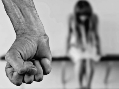 Had been sexually abusing a thirteen year old girl for two month a man arrested | संतापजनक! तेरा वर्षीय मुलीवर दोन महिन्यांपासून करत होता लैंगिक अत्याचार; नराधमाला अटक