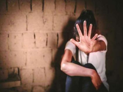 Lawyer rapes woman by giving her drug Threatened to remove nude photos videos | गुंगीचे औषध देऊन वकील महिलेवर बलात्कार; विवस्त्र फोटो, व्हिडिओ काढून दिली धमकी