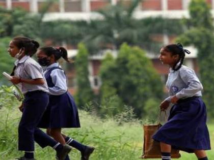 Nine thousand girl students took ST's free pass for education | नऊ हजार विद्यार्थिनींनी घेतला शिक्षणासाठी एसटीचा मोफत पास, यंदा २ टक्क्यांनी वाढली संख्या