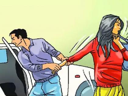 A Pune girl was forcibly abducted from a car from Solapur; Came for a wedding | पुण्याच्या तरुणीला सोलापुरातून कारमधून जबरदस्तीनं पळवून नेले; लग्नकार्यासाठी आली होती