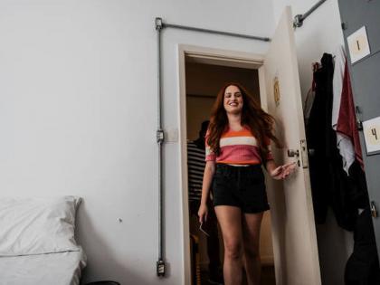 20-year-old woman went home for lunch break; her boss was in the bedroom... | लंच ब्रेक झाला म्हणून २० वर्षीय तरुणी घरी गेली; बेडरुममध्ये तिचा बॉस... 20-year-old woman went home for lunch break; her boss was in the bedroom... | लंच ब्रेक झाला म्हणून २० वर्षीय तरुणी घरी गेली; बेडरुममध्ये तिचा बॉस...