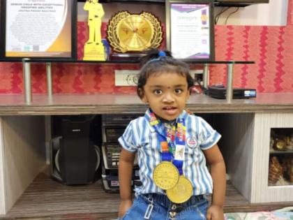 Just two years old baby Vritika Basutkar Kalam in world record | अवघ्या दोन वर्षाची चिमुकली वृतिका बासूतकर कलाम वर्ल्ड रेकॉर्डमध्ये