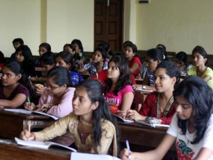 Among the higher education students, the number of girls is less | उच्च शिक्षण घेणाऱ्यांमध्ये विद्यार्थिनींची संख्या कमीच