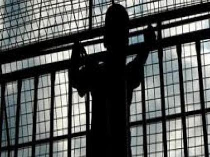 Six girls escape from a girls' juvenile correctional home in Ulhasnagar | उल्हासनगरतील मुलींच्या बाल सुधारगृहातून सहा मुलींचे पलायन, दोन सापडल्या, चार मुलींचा पोलिसांकडून शोध सुरु Six girls escape from a girls' juvenile correctional home in Ulhasnagar | उल्हासनगरतील मुलींच्या बाल सुधारगृहातून सहा मुलींचे पलायन, दोन सापडल्या, चार मुलींचा पोलिसांकडून शोध सुरु