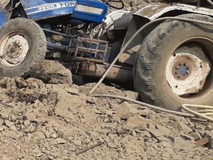 One killed as tractor crashes in Gittikhadan | गिट्टी खदानमध्ये ट्रॅक्टर कोसळून एक जण ठार