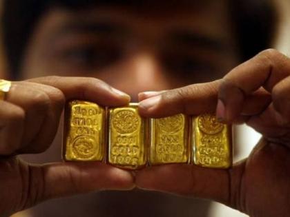 Gold fell by as much as Rs 54 000 | सोने तब्बल ९00 रुपयांनी घसरले, तरीही एका तोळ्यासाठी तब्बल एवढे हजार