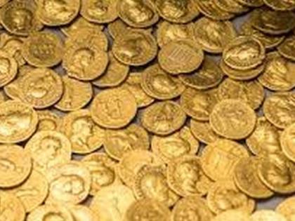 The lure of giving gold coins; cheating by One and a half lakh | सोन्याच्या गिन्न्या देण्याचे आमीष; दीड लाखाचा गंडा