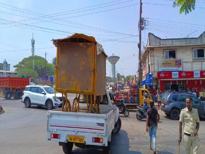  Illegal vehicles parked on the side of the Varunapuri highway have been seized  | मुरगाव नगरपालिकेची कारवाई! वरुणापूरी महामार्गाच्या बाजूला लावलेले बेकायदेशीर गाडे जप्त