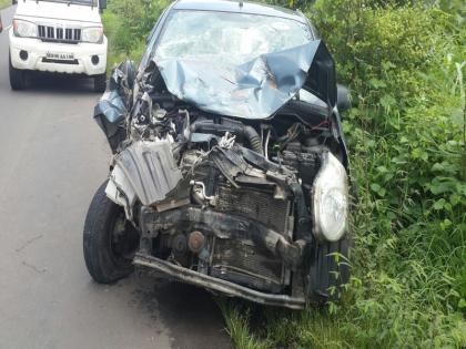 Two people were injured when two buses collided with a bus on the Goa National Highway | गोवा राष्ट्रीय महामार्गावर बसची कारला धडक होऊन अपघात, दोन जण जखमी