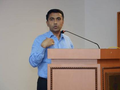 मुख्यमंत्री आंदोलकांना भेटले, रात्री १२ वाजता केली चर्चा; मध्यरात्री ठिय्या आंदोलन घेतले मागे - Marathi News | cm pramod sawant met the chimbel protesters held discussions at 12 midnight the sit in protest was called off at midnight | Latest politics News at Lokmat.com