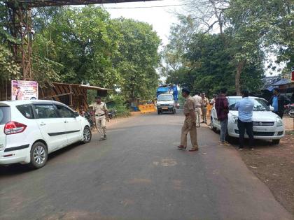 Inspection of vehicles at check post at Dodamarg on the border of Maharashtra and Goa | नियम मोडणाऱ्या वाहनचालकांना पोलिसांचा दणका, गोवा व दोडामार्ग पोलिसांची संयुक्त मोहीम 