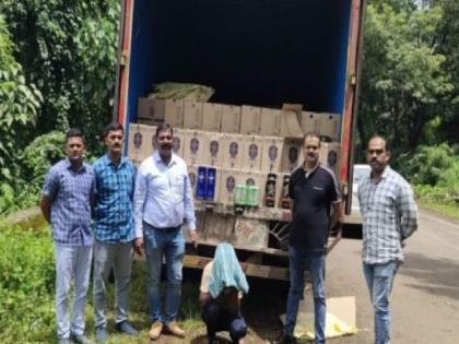 47 lakh worth of goods seized including Goa-made liquor, One person from Sawantwadi is in custody | गोवा बनावटीच्या मद्यासह ४७ लाखांचा मुद्देमाल जप्त, सावंतवाडीतील एक जण ताब्यात