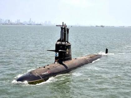 Indian Navy submarine hits fishing boat, 11 rescued; The search for both is on | भारतीय नौदलाच्या पाणबुडीला मच्छिमारांची बोट धडकली, ११ जण बचावले; दोघांचा शोध सुरू