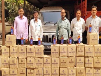 Illegal smuggling of Goa made liquor stopped at Humberth | हुंबरठ येथे गोवा बनावटीच्या मद्याची अवैध वाहतूक रोखली, सव्वा आठ लाखांचा मुद्देमाल जप्त